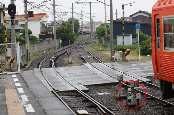 線路の中にある杭や板のようなものって何？ │ 伊予鉄公式ブログ